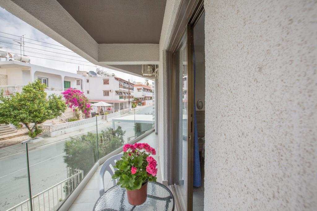 Merab Napa Suites Agia Napa Exterior foto